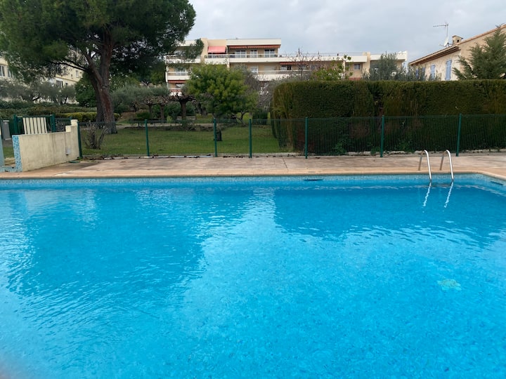 Joli Studio Moderne Proche Mer Avec Piscine - Antibes