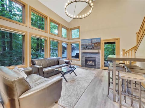 Walk to the Boyne Mountain lifts, great location!