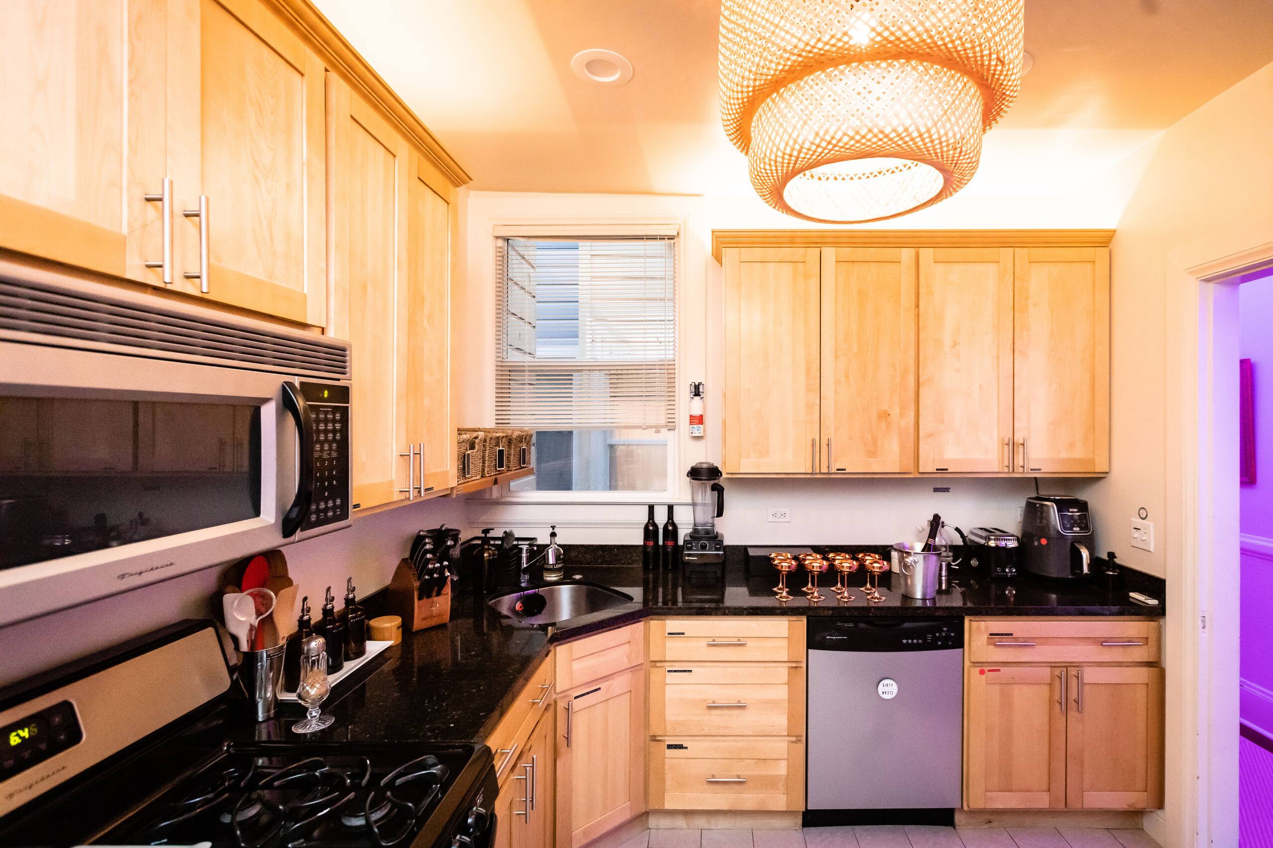 Home in San Francisco · ★4.92 · 4 bedrooms · 4 beds · 1 bath - Image 19