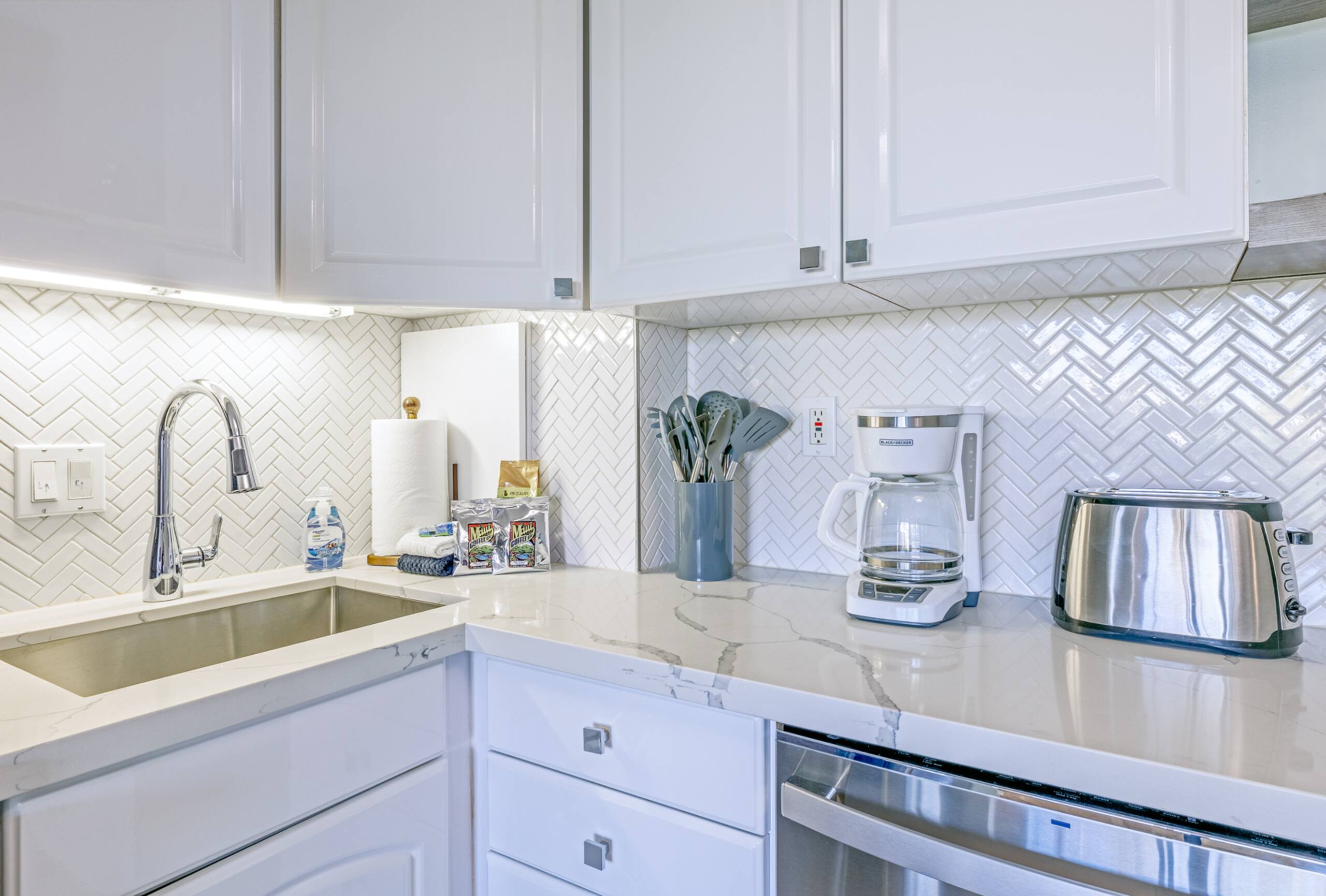 Condo in Lahaina · ★4.85 · Studio · 1 bed · 1 bath - Image 7
