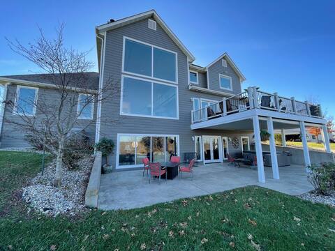 LongView 5b/3.5b Estate Home next to Sunset Bluffs