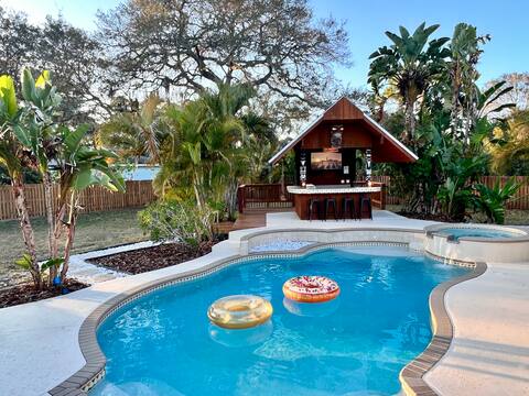 Tiki Oasis 3bed on .6 acre paradise 5 min to Beach