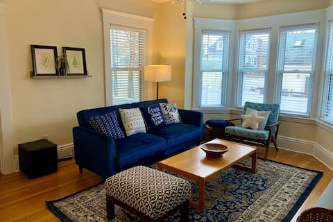 Walk to train, lake and downtown - pets welcome