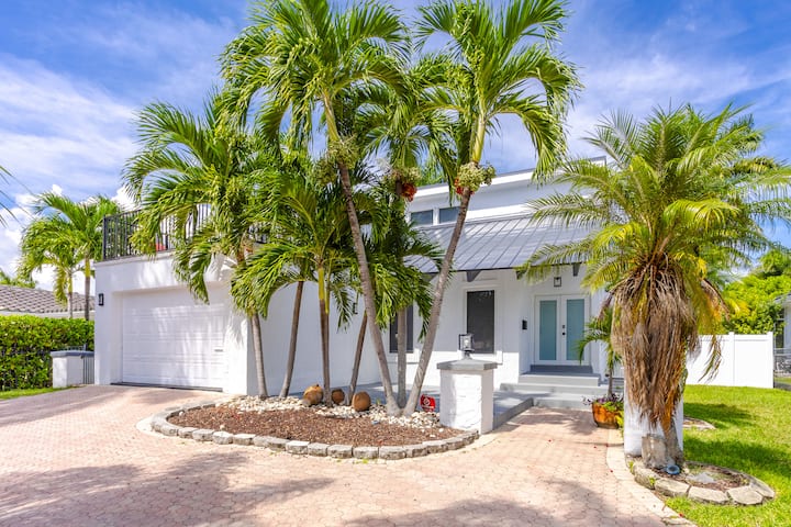 Luxury 5BR/3BA Villa Walk to Hollywood Beach - Villas for Rent in