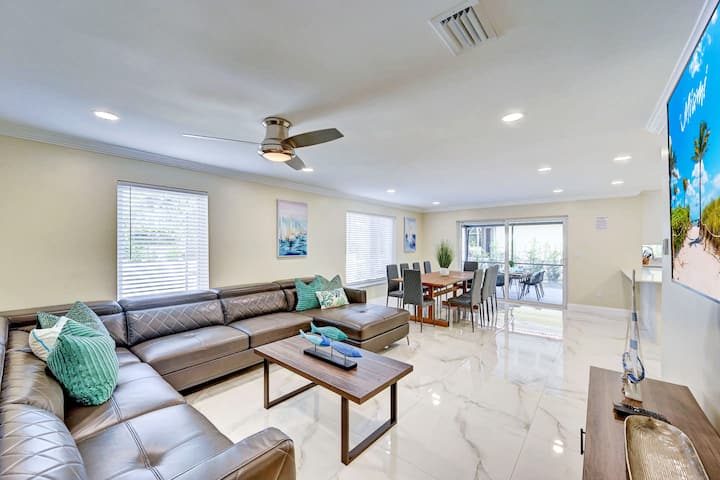 Luxury 5br/3ba Villa Walk To Hollywood Beach - Aventura, FL