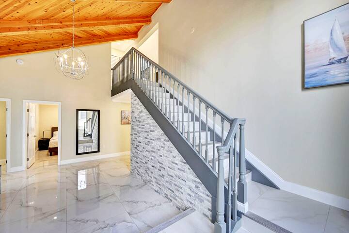 Luxury 5BR/3BA Villa Walk to Hollywood Beach gallery image 5