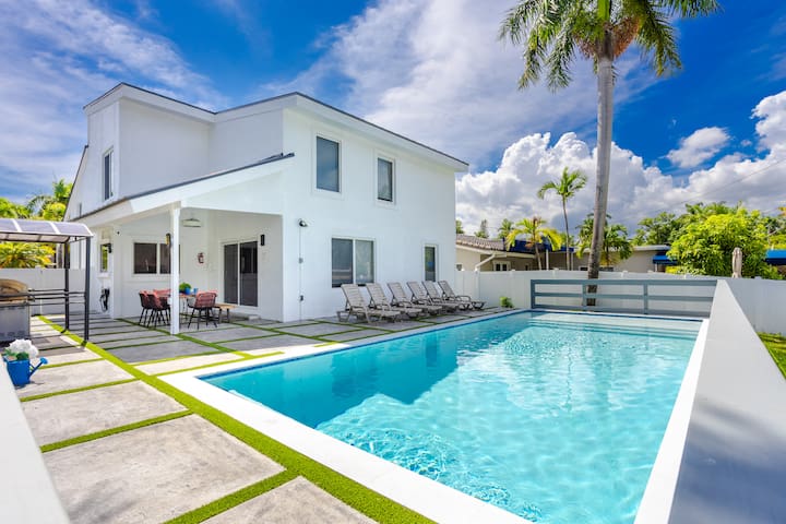 Luxury 5BR/3BA Villa Walk to Hollywood Beach