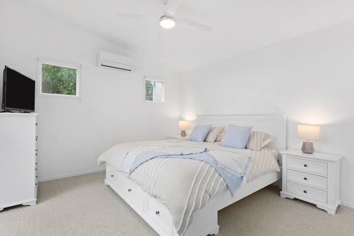 Collins by the Bay gallery image 4