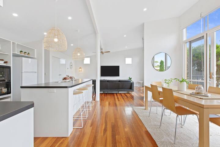 Collins by the Bay gallery image 5