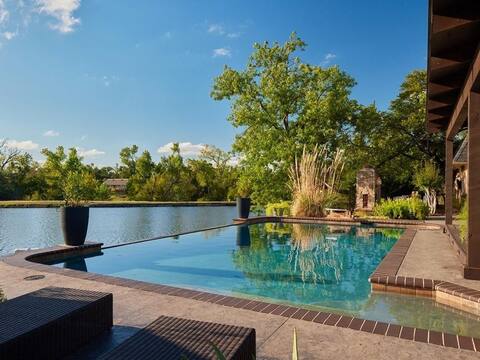 Lakefront Infinity POOL | HOT TUB | LAKE VIEWS