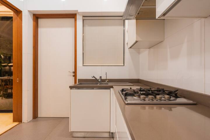 ✨A compact and modern kitchen with seamless cabinetry, a built-in stove and a neutral color palette-designed for both efficiency and style✨