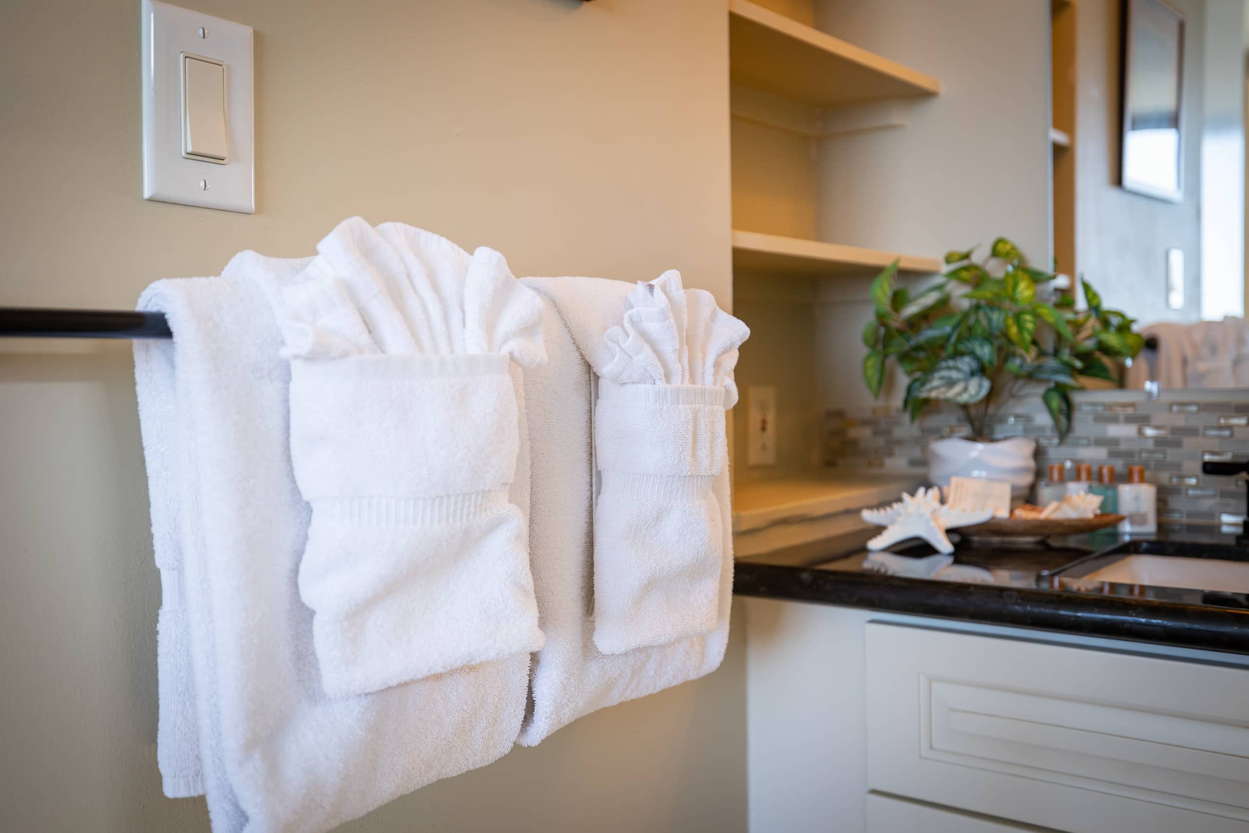 Condo in Honolulu · ★4.82 · 1 bedroom · 2 beds · 1 private bath - Image 22