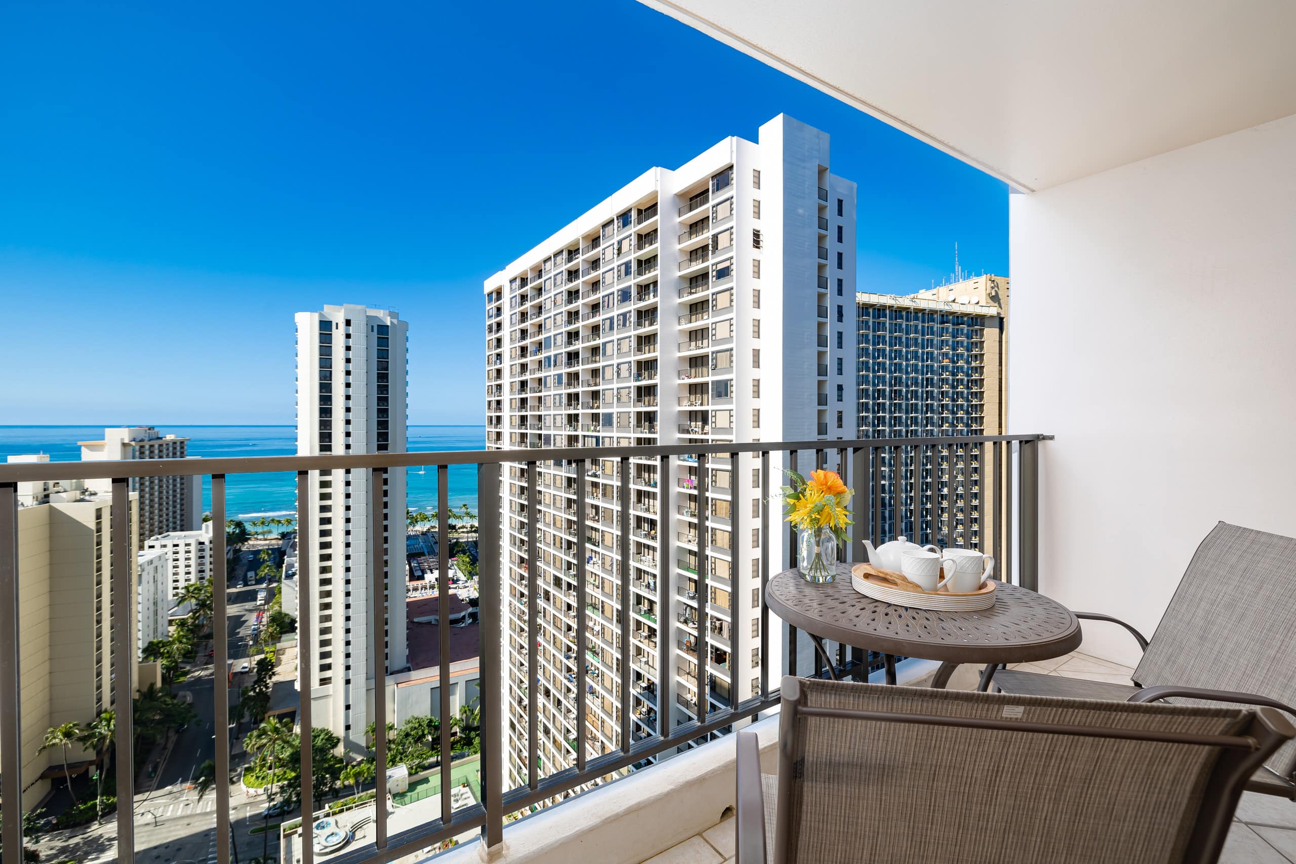 Condo in Honolulu · ★4.82 · 1 bedroom · 2 beds · 1 private bath - Image 1