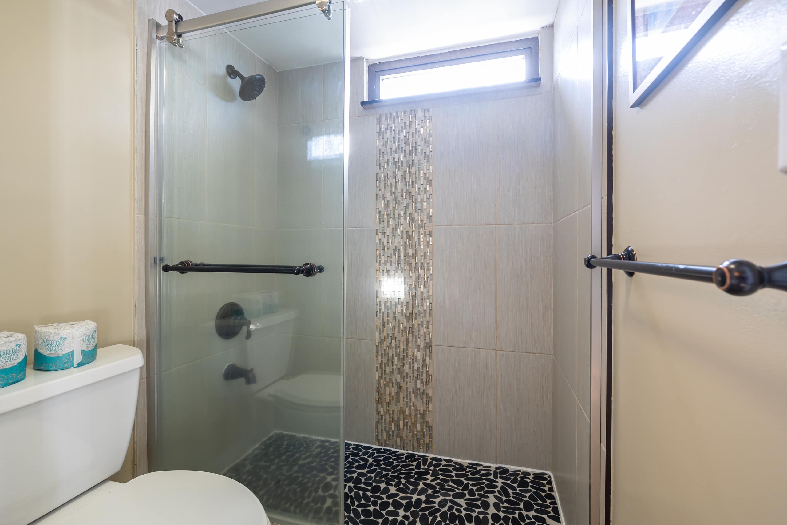 Condo in Honolulu · ★4.82 · 1 bedroom · 2 beds · 1 private bath - Image 20