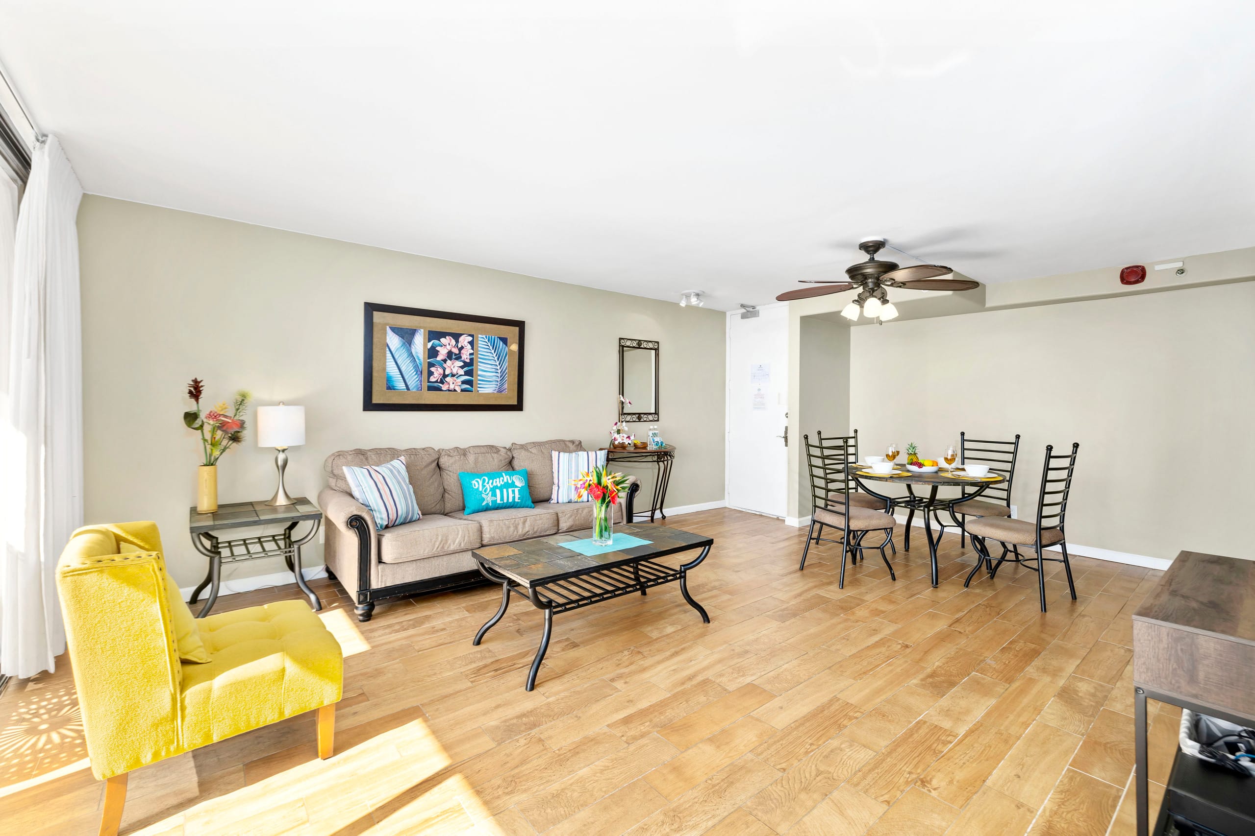 Condo in Honolulu · ★4.82 · 1 bedroom · 2 beds · 1 private bath - Image 3