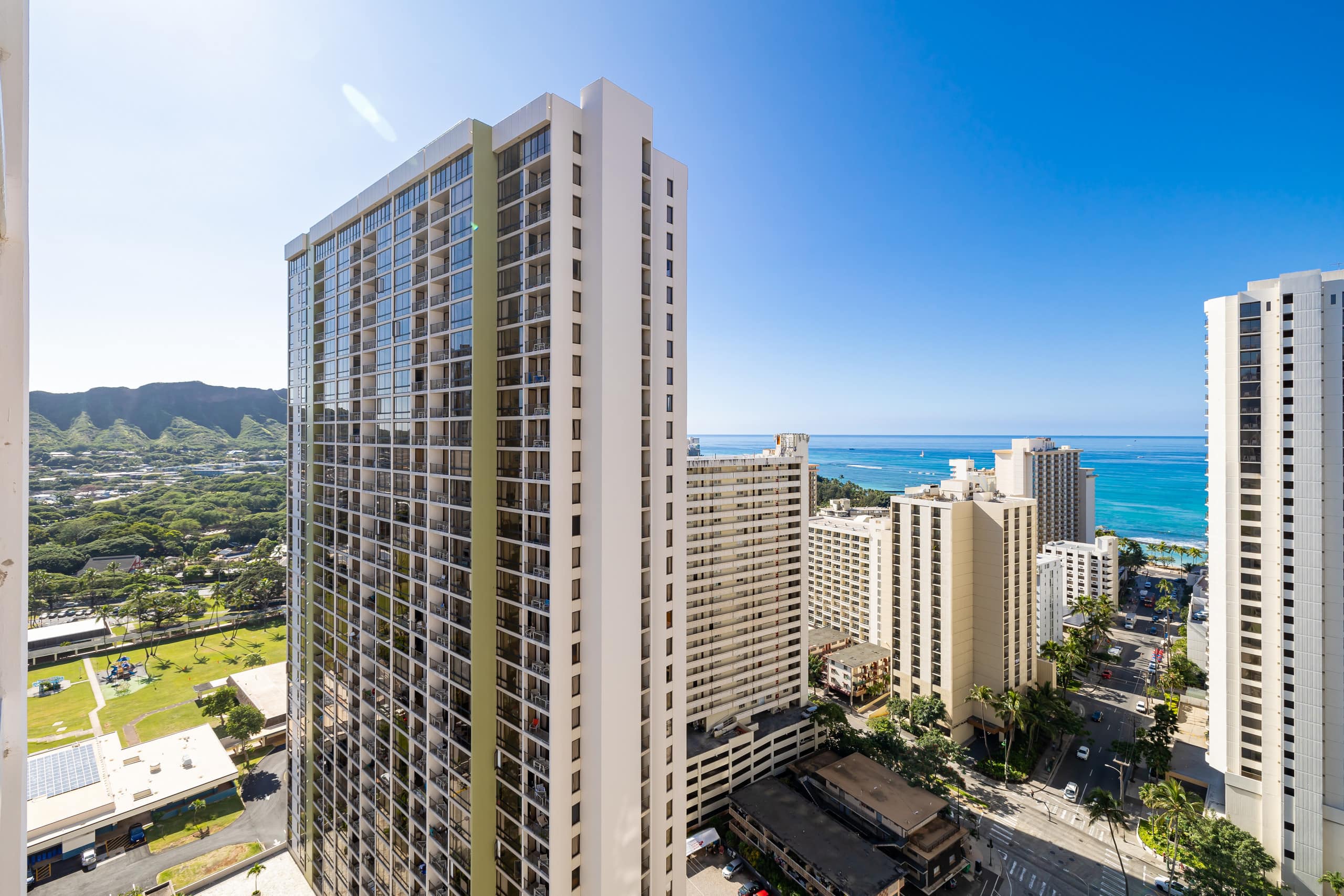 Condo in Honolulu · ★4.82 · 1 bedroom · 2 beds · 1 private bath - Image 27