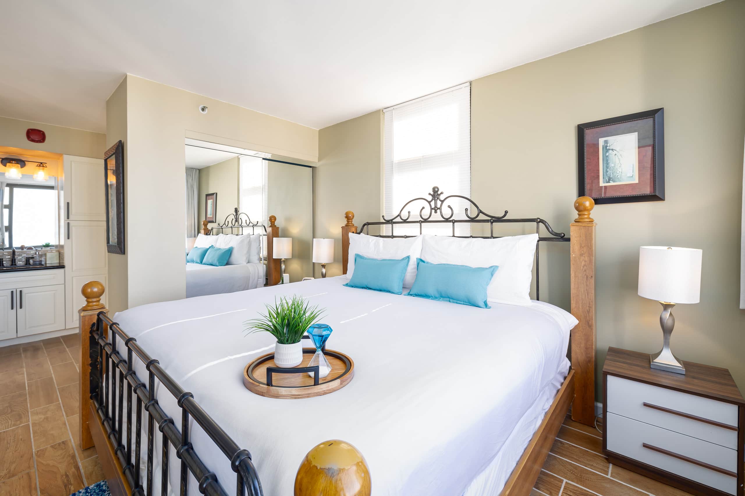 Condo in Honolulu · ★4.82 · 1 bedroom · 2 beds · 1 private bath - Image 14