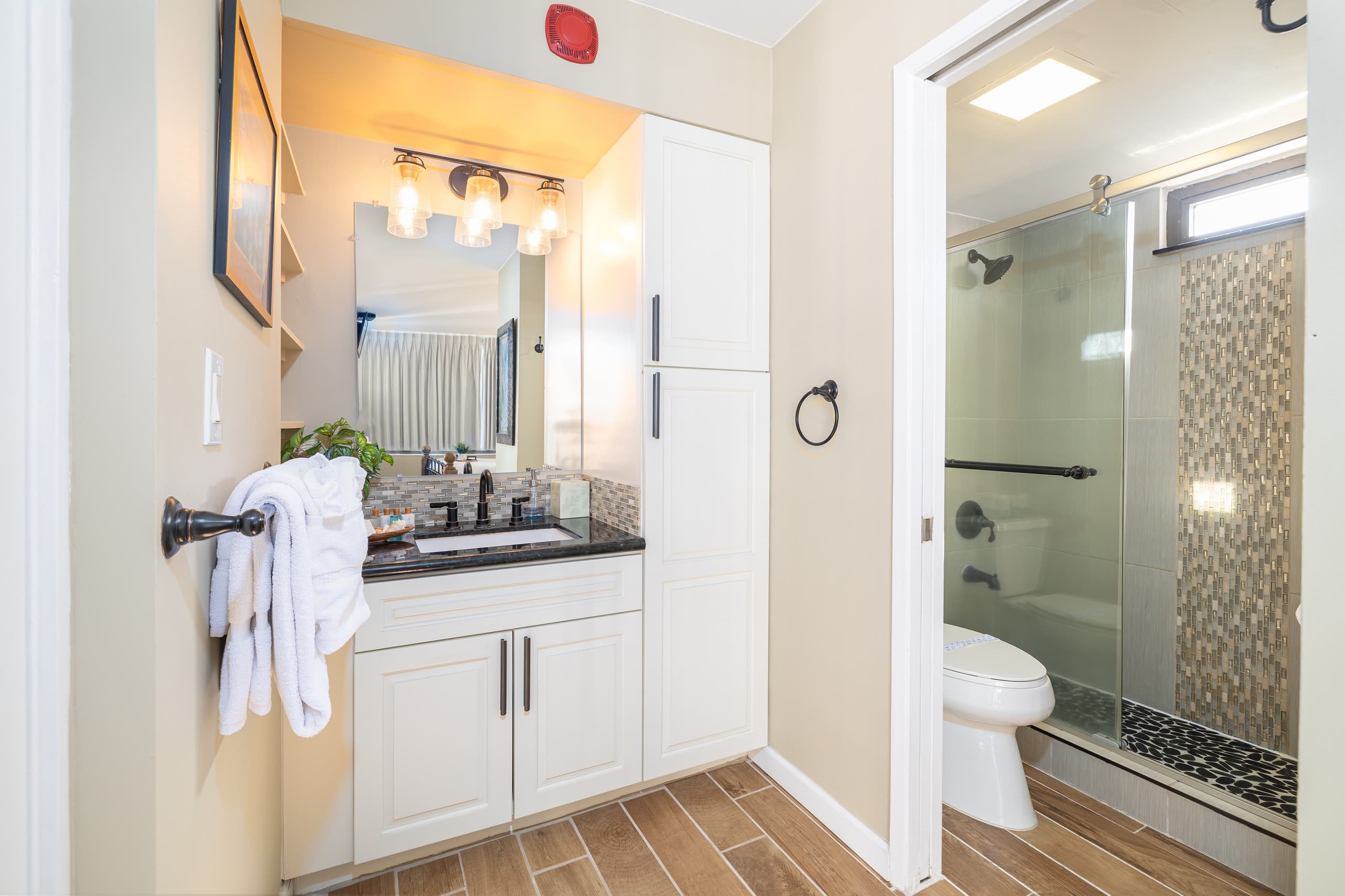 Condo in Honolulu · ★4.82 · 1 bedroom · 2 beds · 1 private bath - Image 18
