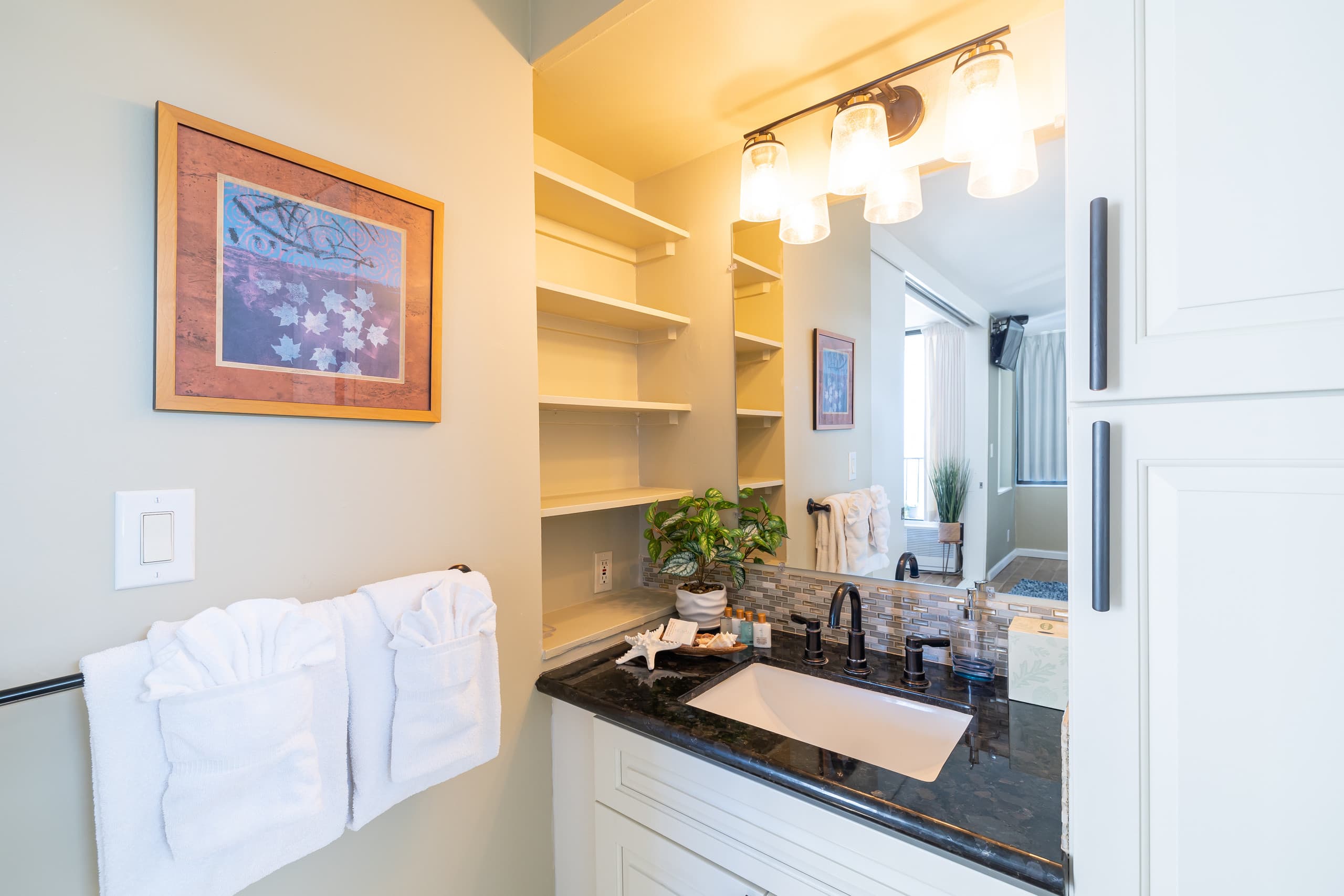 Condo in Honolulu · ★4.82 · 1 bedroom · 2 beds · 1 private bath - Image 19