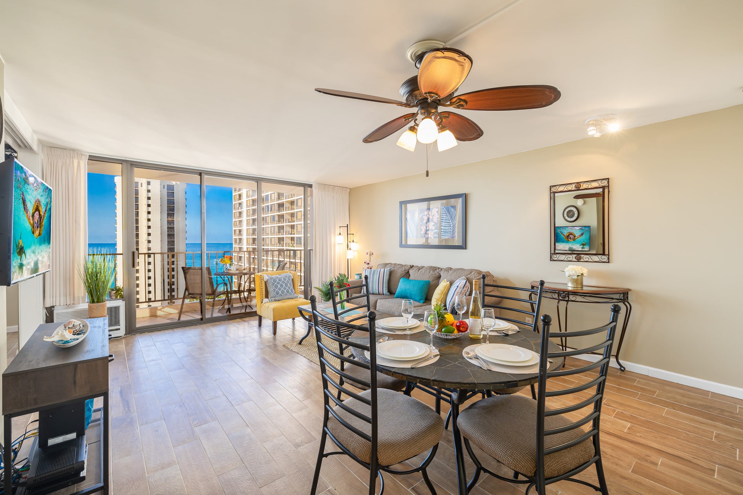 Condo in Honolulu · ★4.82 · 1 bedroom · 2 beds · 1 private bath - Image 9