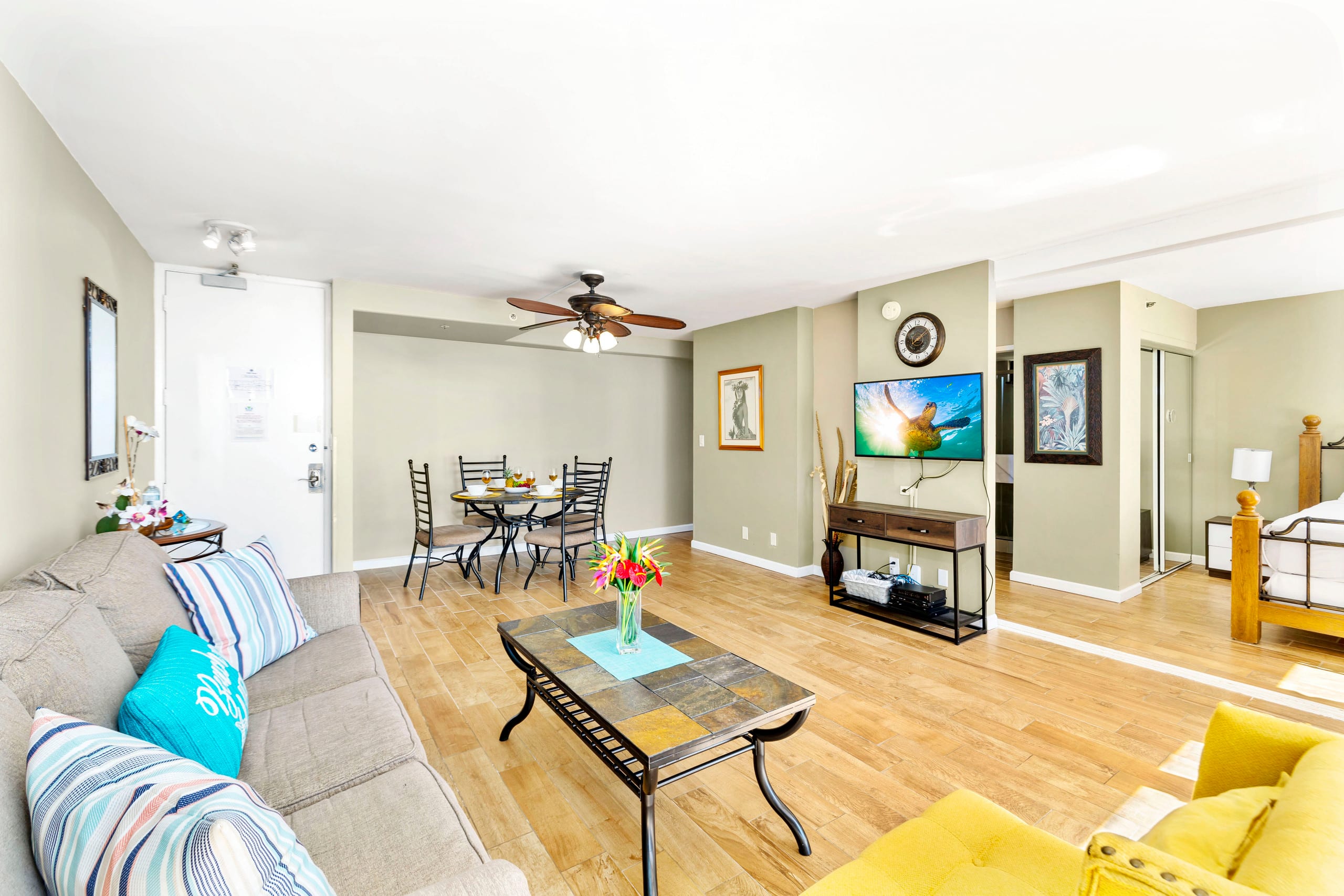 Condo in Honolulu · ★4.82 · 1 bedroom · 2 beds · 1 private bath - Image 2