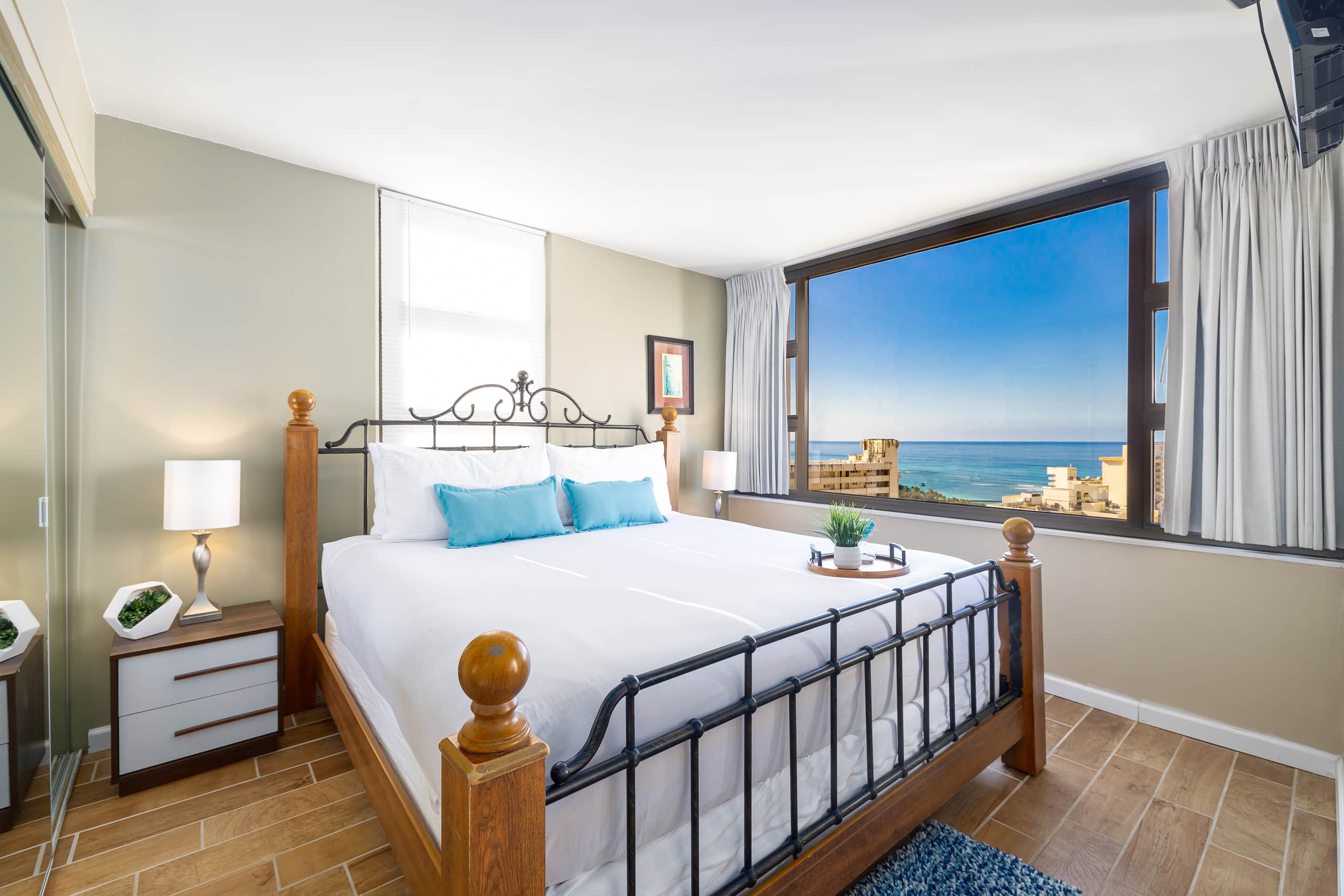 Condo in Honolulu · ★4.82 · 1 bedroom · 2 beds · 1 private bath - Image 12