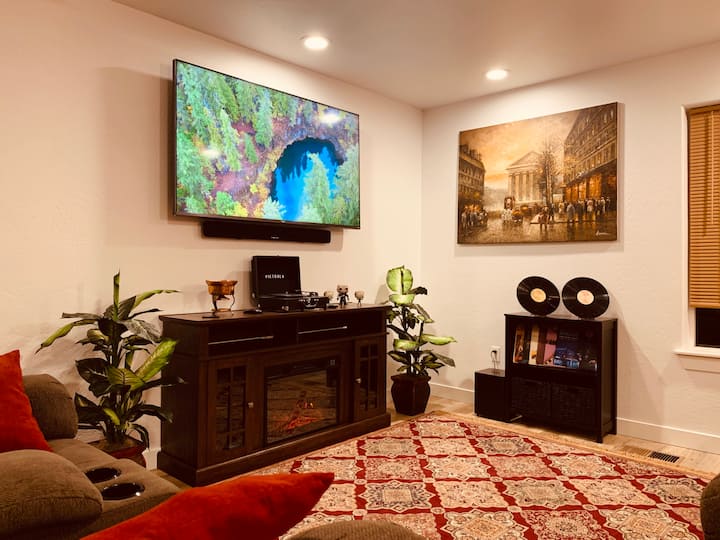 Light & Spacious 2 Bedroom 2 1/2 Bath - Medford, OR