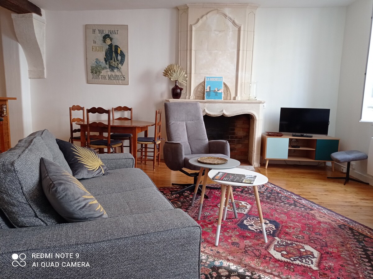 Annonce Airbnb populaire: La Rochelle: Superb old harbor apartment à La Rochelle