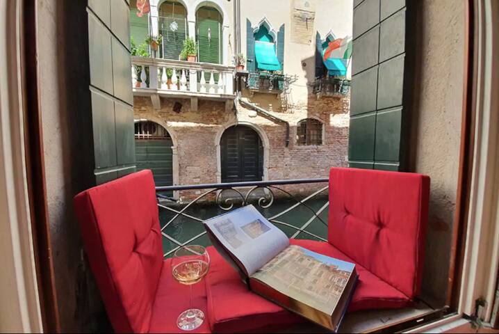 Relaxing canal View 2 bedrooms 2 bathrooms, patio gallery image 3