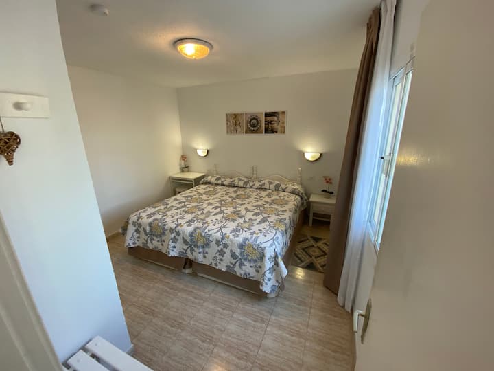 Bedroom with king size bed