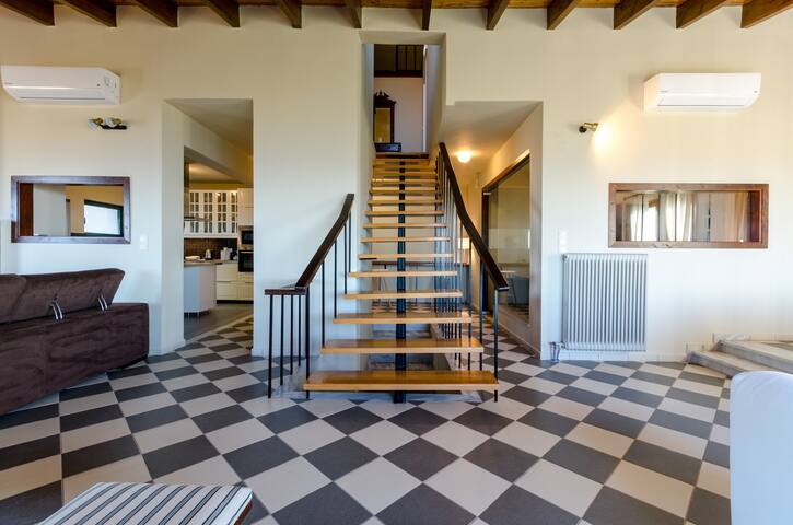 7 bedroom villa with pool gallery image 3