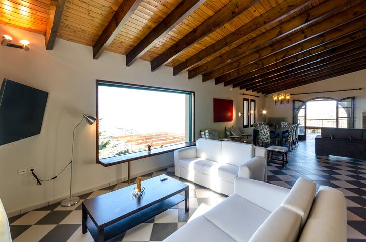 7 bedroom villa with pool gallery image 2