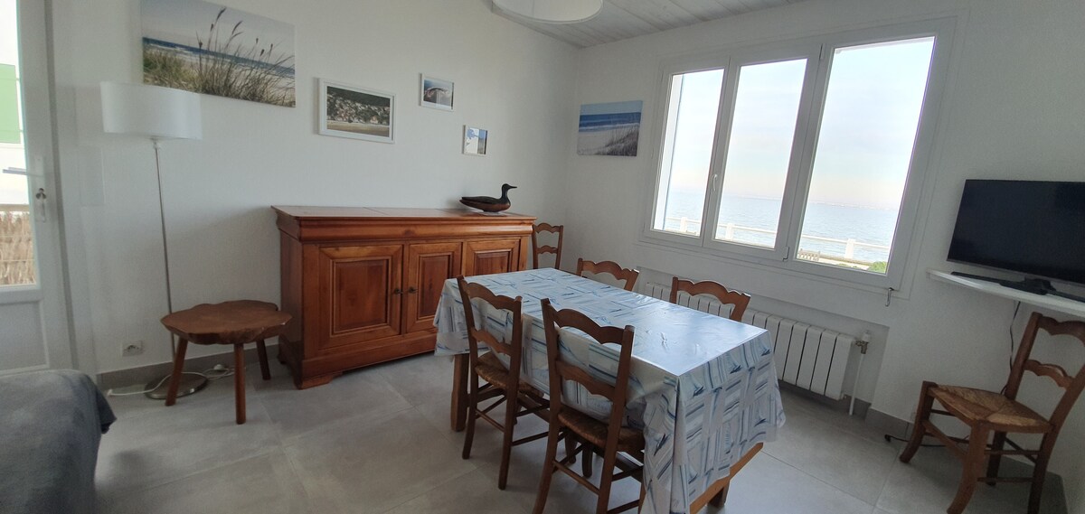 Annuncio Airbnb popolare: Semi-detached Villa, Waterfront, SEA VIEW, Garden a Saint Trojan Les Bains