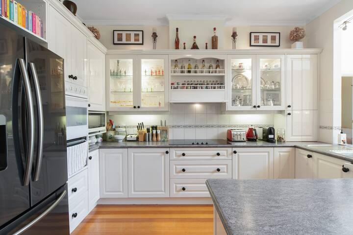 4 Bedroom Home with Pool Aircon WIFI gallery image 5