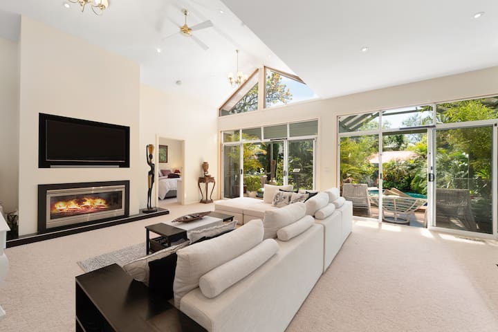 4 Bedroom Home with Pool Aircon WIFI