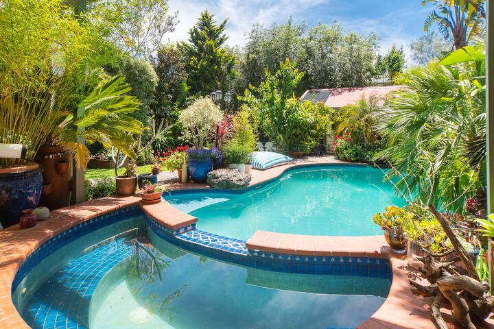 4 Bedroom Home with Pool Aircon WIFI gallery image 3