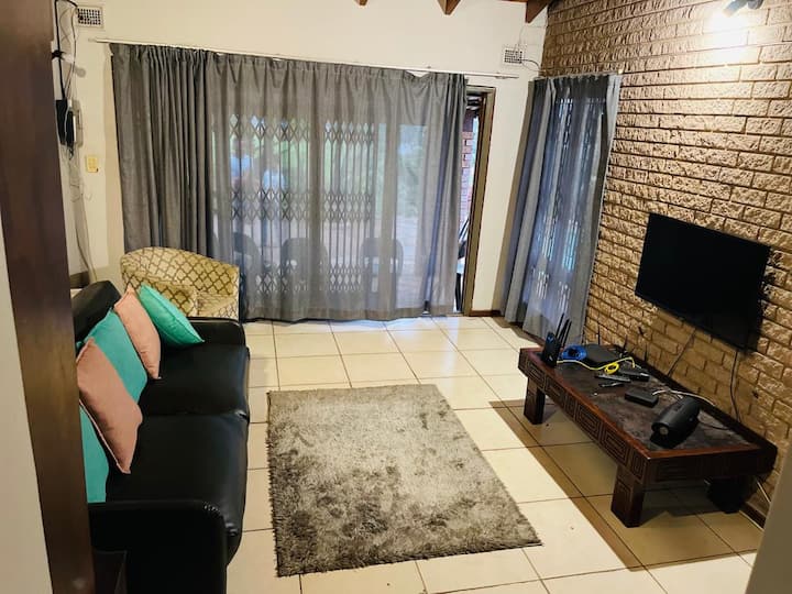 Cheerful 8 Bedroom With A Swimming Pool - Durban