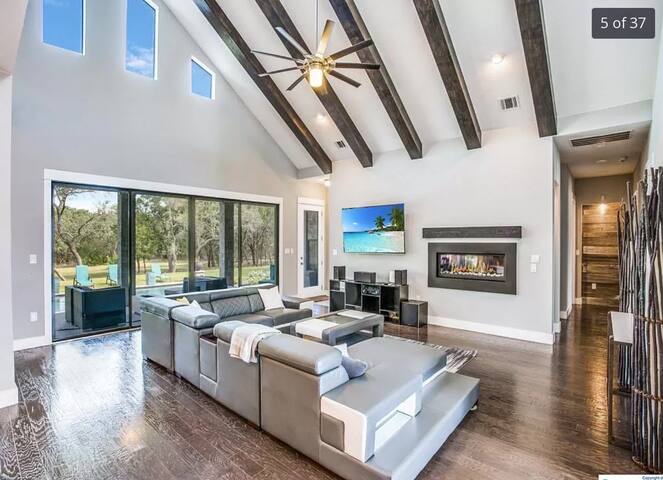 26 Beds | Events | Pool | Walk to Jester King gallery image 2