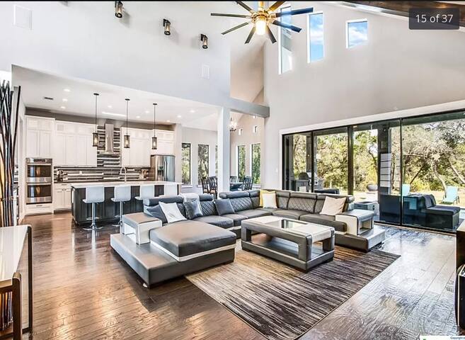 26 Beds | Events | Pool | Walk to Jester King gallery image 4