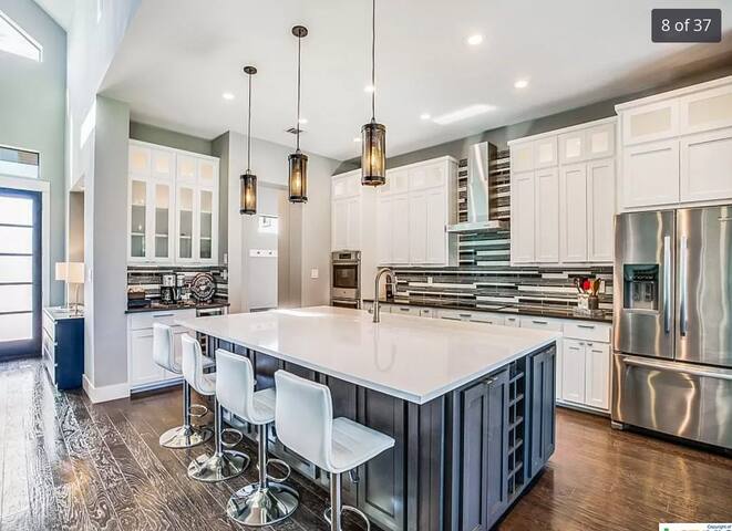 26 Beds | Events | Pool | Walk to Jester King gallery image 5