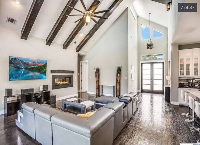 26 Beds | Events | Pool | Walk to Jester King gallery image 3