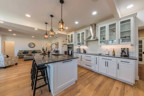 Modern luxury home - on 1/2 acre near Kalahari