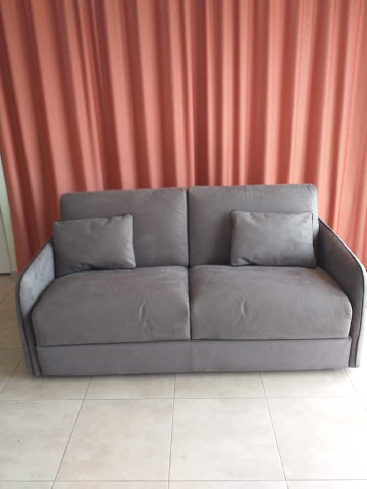 Sofá convertible para 2 personas.