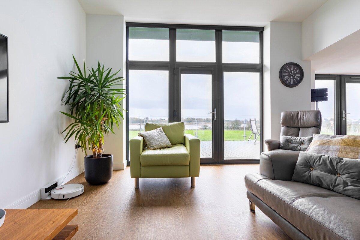 Top Airbnb: Stunning River Views at The Estuary - Bramble in Lancashire