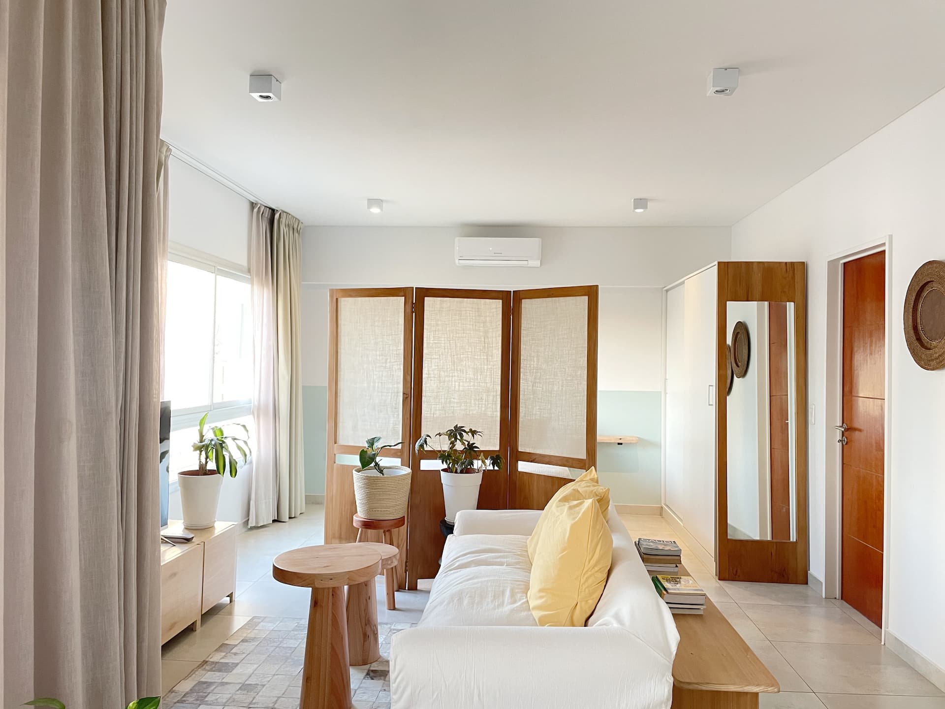Studio apartment in Núñez with balcony view