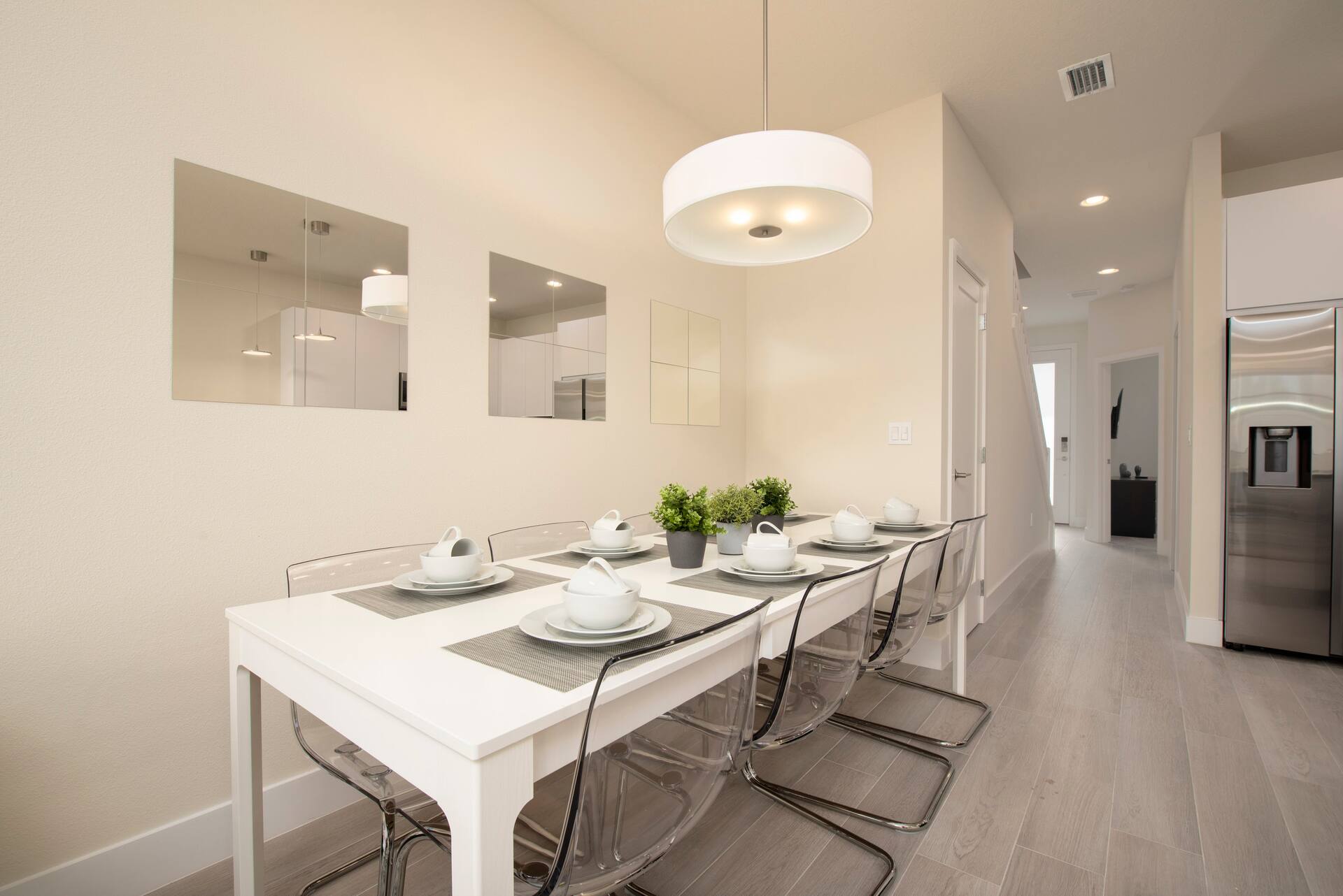 Luxury 3 bdr townhome 12 miles to Disney