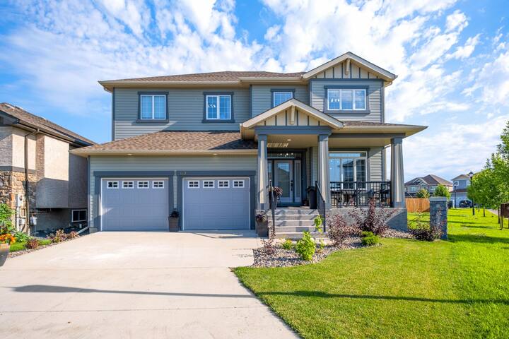 Luxury lifestyle in trendy location, king bed