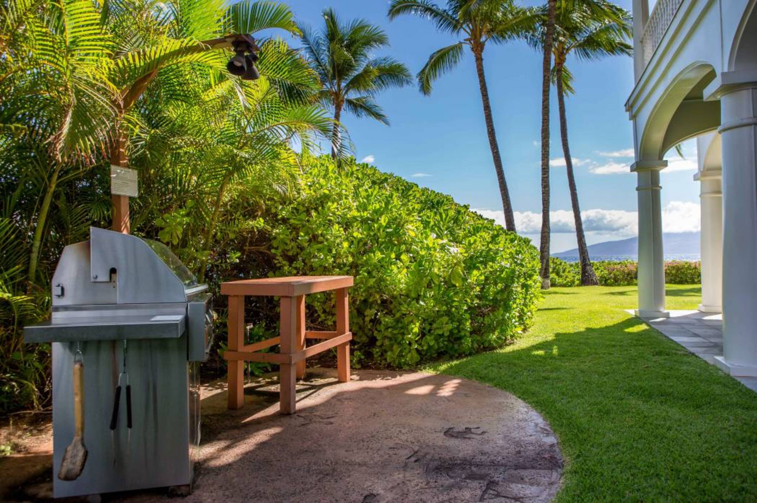 Condo in Lahaina · ★4.97 · Studio · 1 bed · 1 private bath - Image 25
