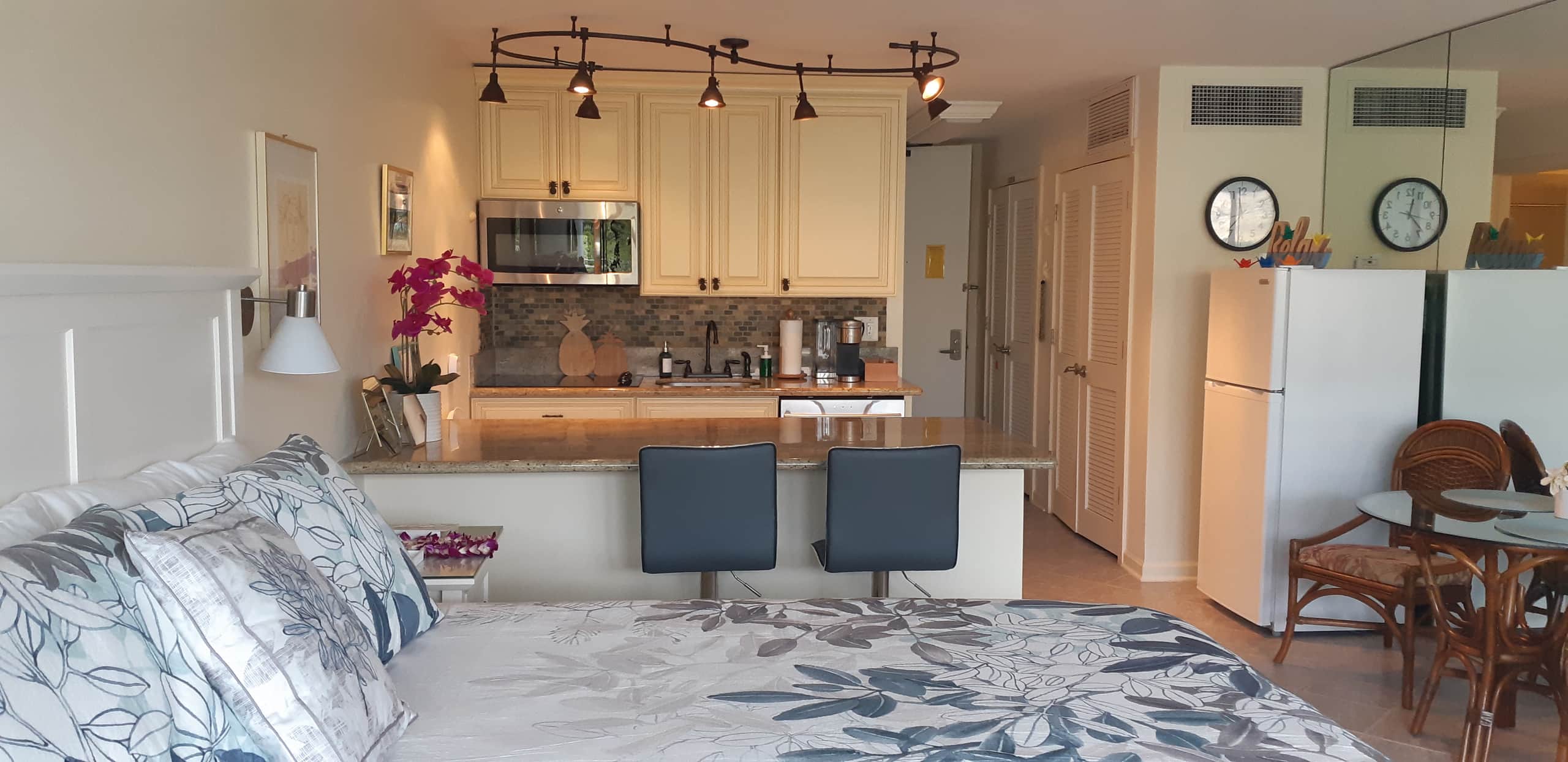 Condo in Lahaina · ★4.97 · Studio · 1 bed · 1 private bath - Image 3