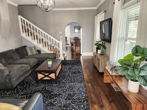 Spacious 4 bedroom home in the heart of camas!